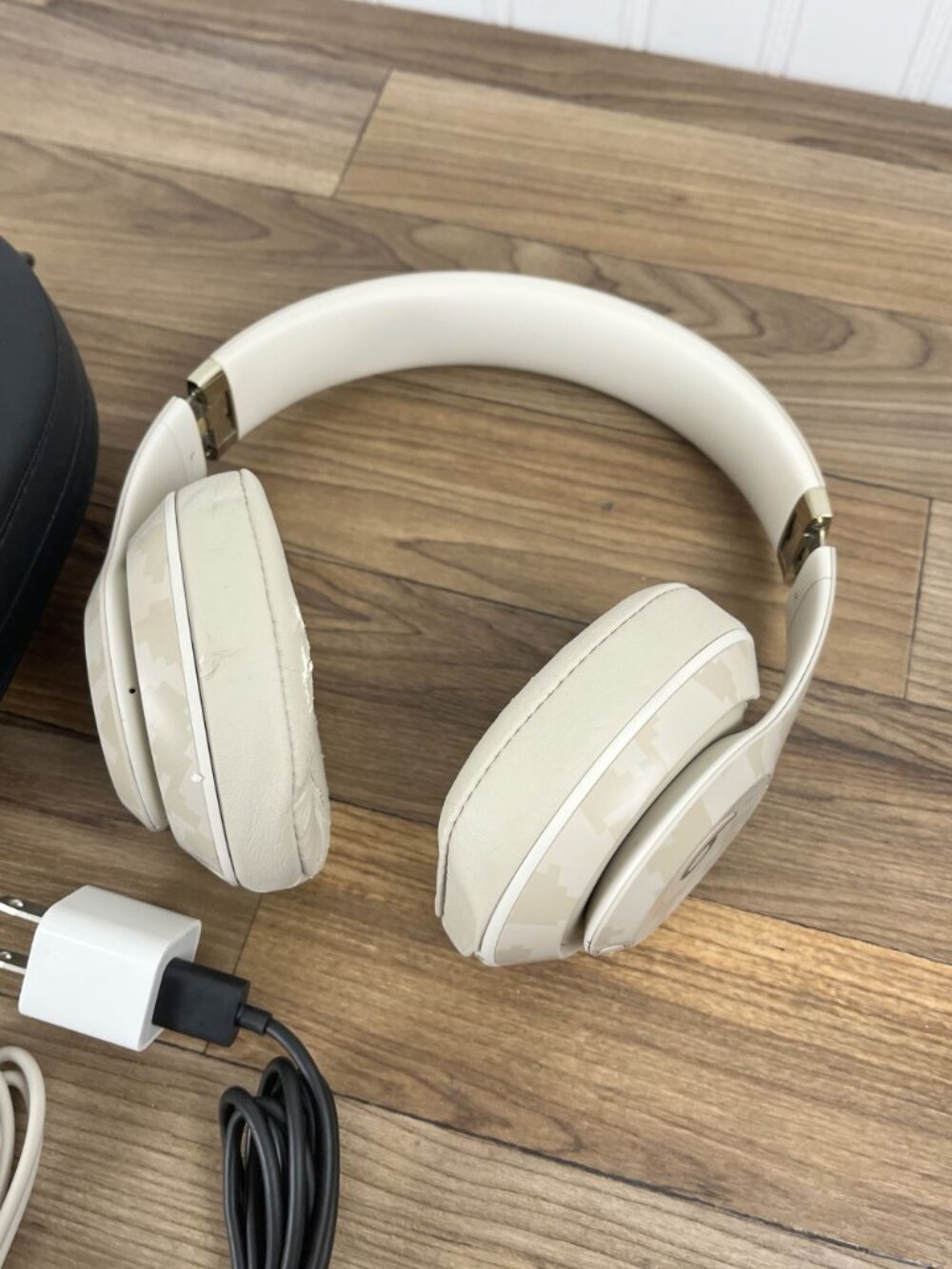 Beats Studio3 Wireless – Camo Edition With Charger + Case - Picture 5 of 11